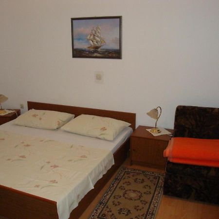 Apartments By The Sea Barbat, Rab - 17620 Barbat na Rabu Exterior photo
